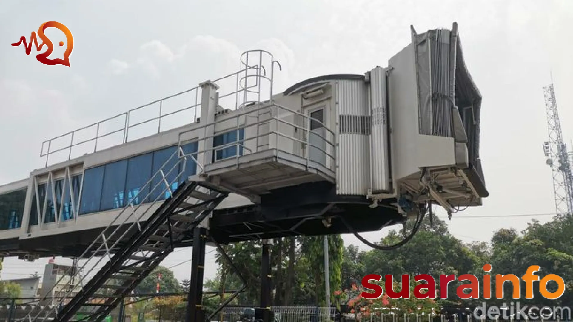 Mencekam! Pesawat China Eastern Airlines Senggol Garbarata di Shanghai, Penumpang Sempat Tertahan
