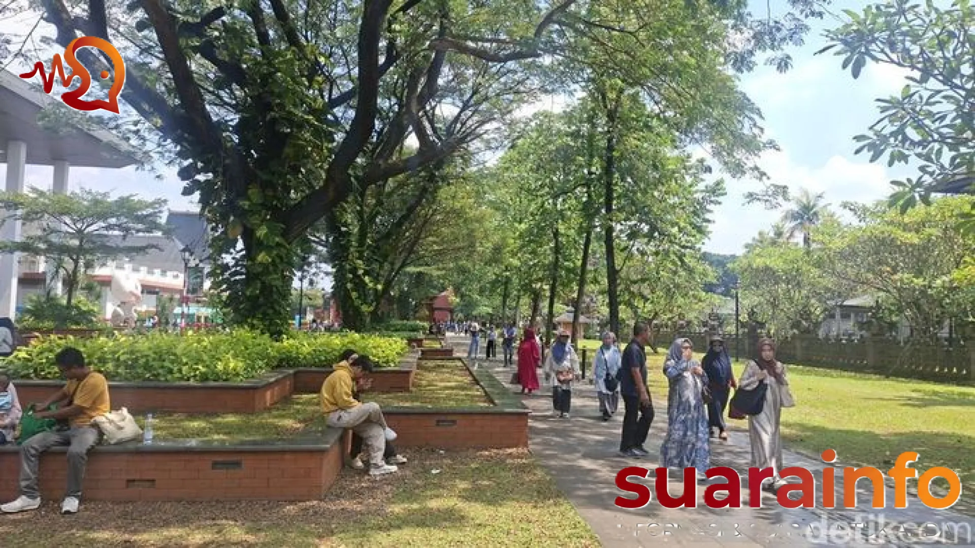 Kisah Hangat Pasutri Asal Bawean: Mengobati Rindu Kampung Halaman di Tengah Wajah Baru TMII