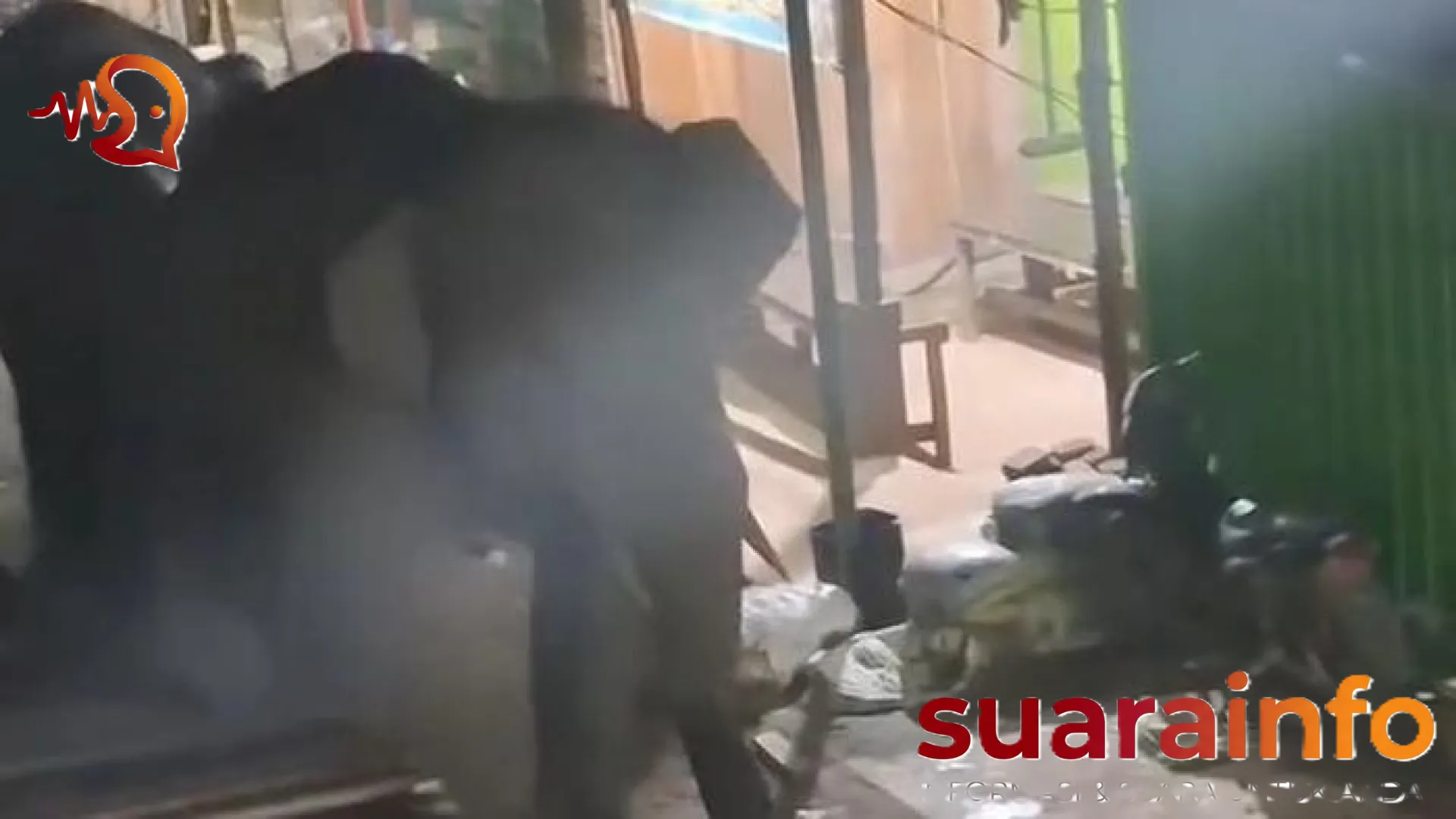 Keajaiban di Lorong Pasar: Menguak Alasan Dua Gajah Liar Menyambangi Pemukiman di OKI