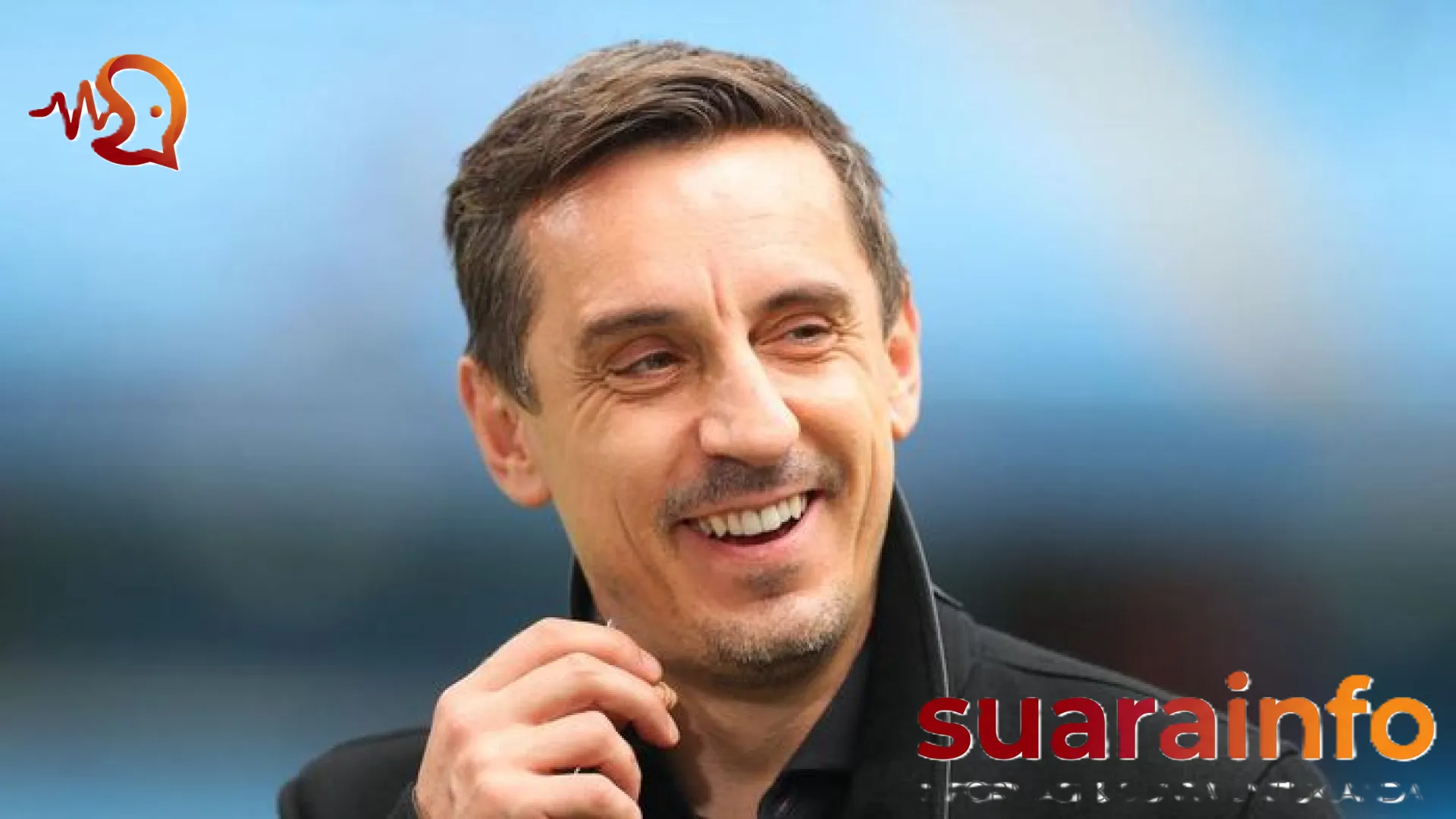 Momen Ikonik di London Colney: Saat Gary Neville Dihadiahi Jersey Arsenal oleh Mikel Arteta dan Josh Kroenke