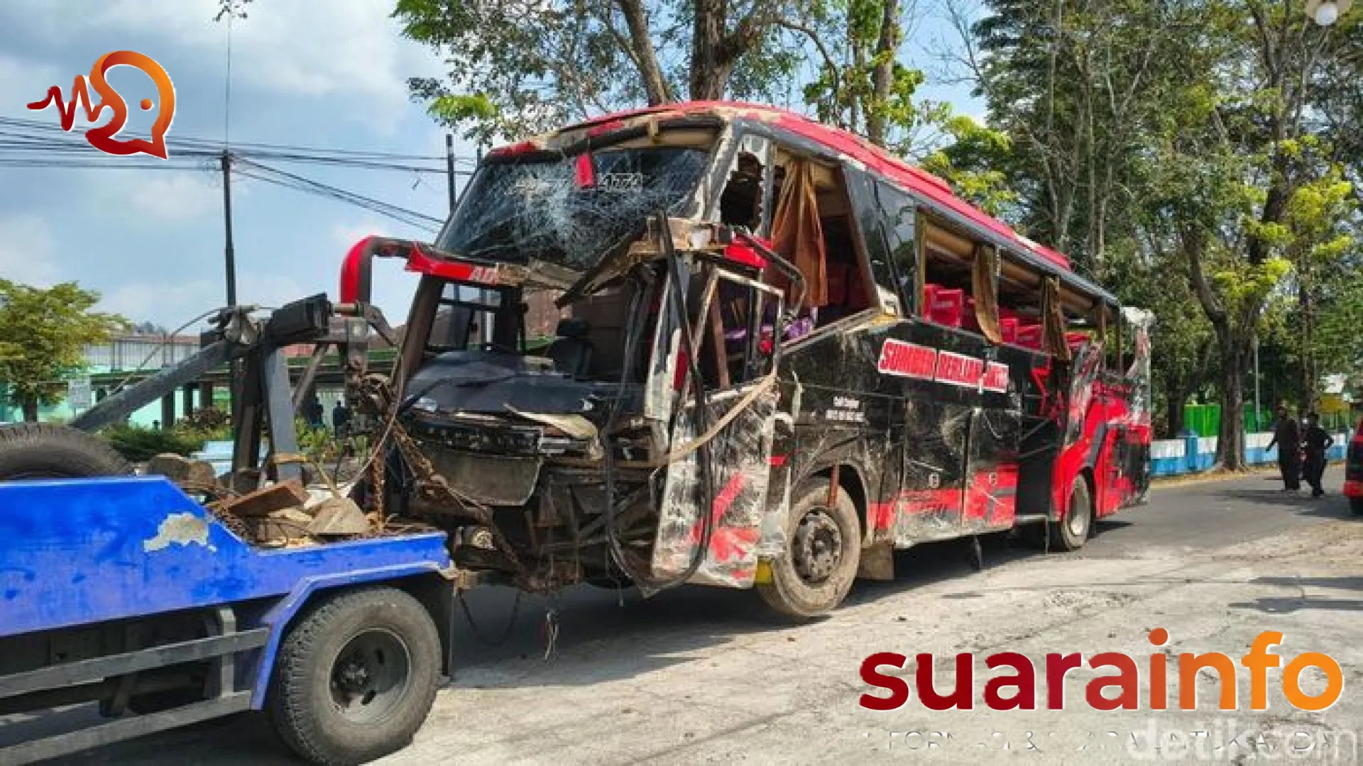Horor Rem Blong di Jalur Maut Karanganyar: Bus Rombongan Pendaki Gunung Lawu Hantam Rumah Makan, Puluhan Terluka