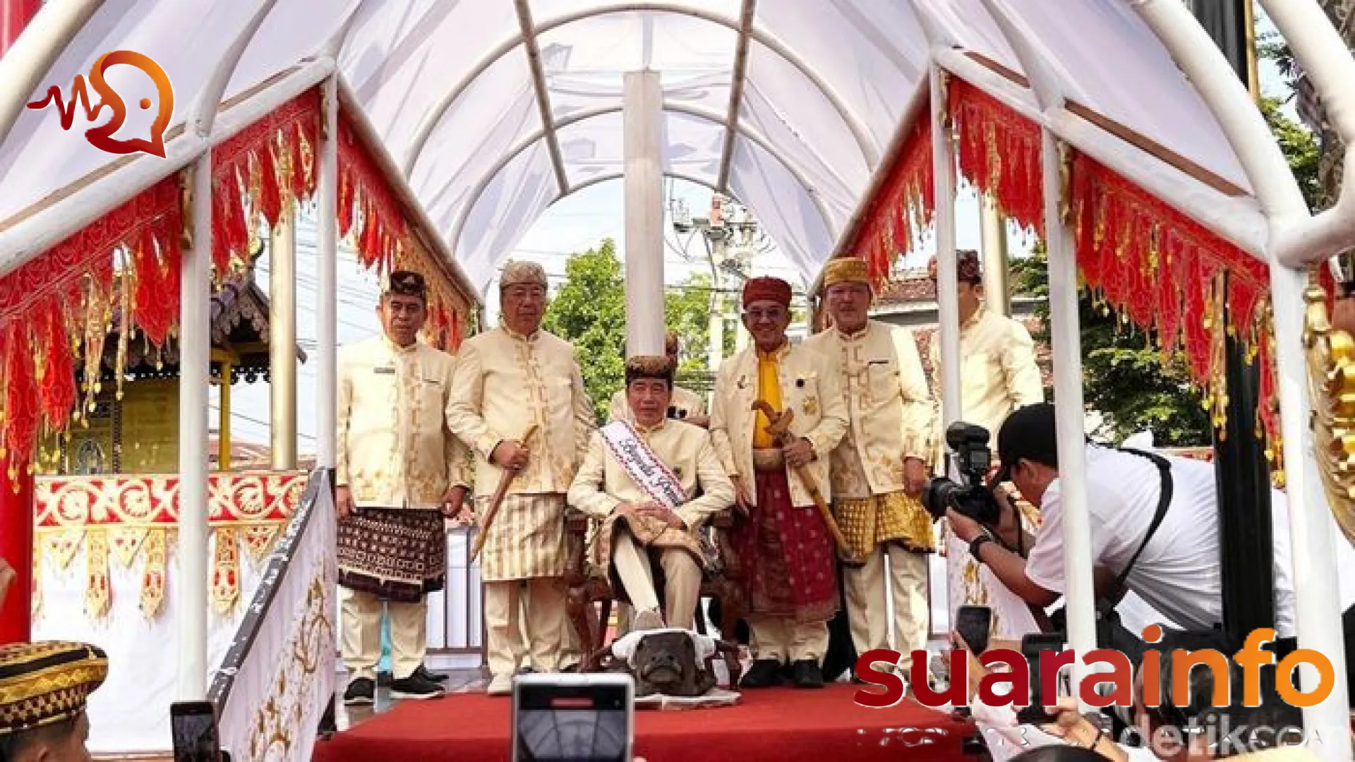 Polemik Ritual Injak Kepala Kerbau Jokowi di Lampung: Antara Tradisi Luhur dan Sindiran Politik Tajam PDIP